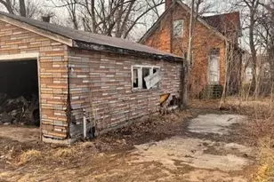 407 E 43rd Ave, Gary, IN 46409 - Photo 3