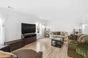 1819 Burgundy St, Schererville, IN 46375 - Photo 5