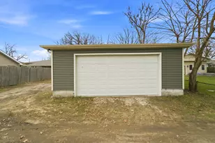 2886 Warren St, Lake Station, IN 46405 - Photo 27