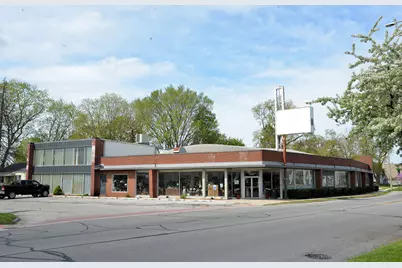 700 Broadway Avenue, Chesterton, IN 46304 - Photo 1