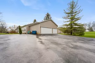 678 W Division Rd, Hebron, IN 46341 - Photo 5