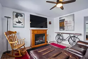 1216 W 37th Pl, Hobart, IN 46342 - Photo 3