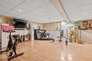 9320 Parkway Dr, Highland, IN 46322 - Photo 37