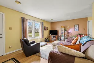 2624 Coral Dr, Hobart, IN 46342 - Photo 5