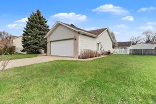 702 Admiral Dr, Chesterton, IN 46304 - Photo 19