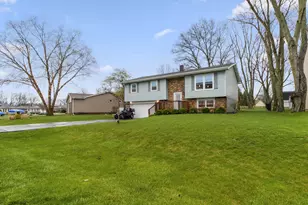 1802 Forest Ln, Crown Point, IN 46307 - Photo 3