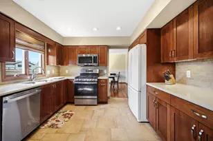 9456 Walnut Dr, Munster, IN 46321 - Photo 5