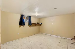 401 Tyler Ave, Hobart, IN 46342 - Photo 17