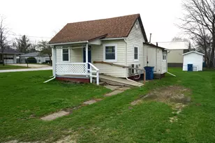 307 S East St, Knox, IN 46534 - Photo 1