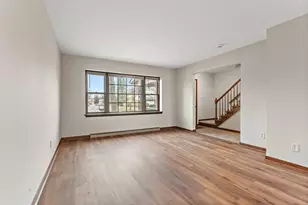 303 Somerset Dr, Valparaiso, IN 46383 - Photo 5