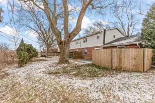 303 Somerset Dr, Valparaiso, IN 46383 - Photo 17