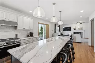 2154 Carlisle Ln, Valparaiso, IN 46385 - Photo 3