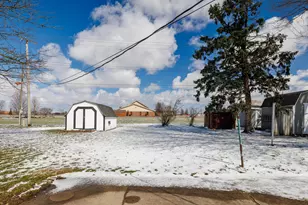 302 E Holley Dr, Kentland, IN 47951 - Photo 7