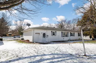 302 E Holley Dr, Kentland, IN 47951 - Photo 5