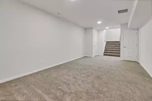 3031 W 82nd Pl, Merrillville, IN 46410 - Photo 7