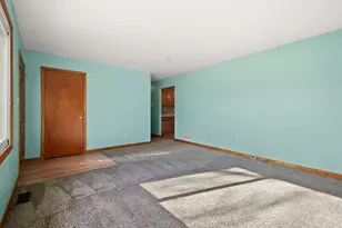 9542 Roosevelt Pl, Crown Point, IN 46307 - Photo 7