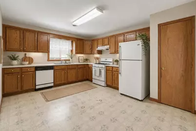 950 Blue Jay Way, Dyer, IN 46311 - Photo 7