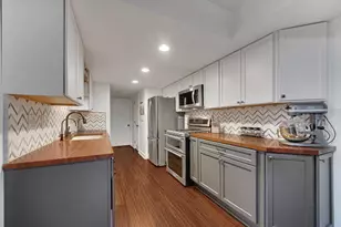 607 Weatherwood Ln, Valparaiso, IN 46383 - Photo 7