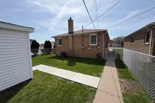 1915 169th St, Hammond, IN 46324 - Photo 5