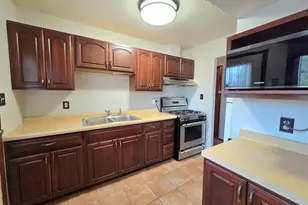 6777 Polk St, Merrillville, IN 46410 - Photo 9