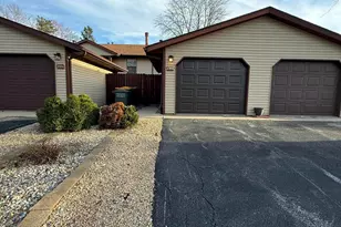 2302 Yorktowne Dr, Valparaiso, IN 46383 - Photo 1