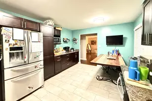 140 N Linda St, Hobart, IN 46342 - Photo 7