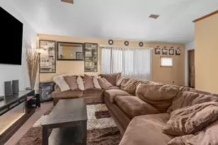 4140 W 73rd Pl, Merrillville, IN 46410 - Photo 3