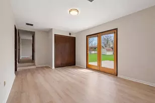 947 Iroquois Dr, Crown Point, IN 46307 - Photo 11