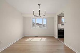 947 Iroquois Dr, Crown Point, IN 46307 - Photo 5