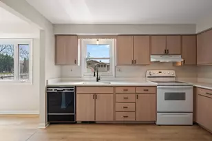 947 Iroquois Dr, Crown Point, IN 46307 - Photo 7