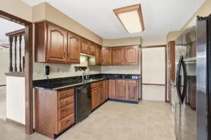 3921 Bonnie Dr, Crown Point, IN 46307 - Photo 11