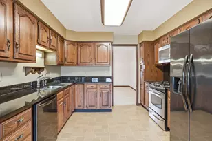 3921 Bonnie Dr, Crown Point, IN 46307 - Photo 9