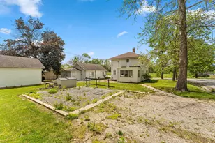 214 Center St, Valparaiso, IN 46385 - Photo 27