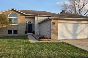 1367 Dixon Pkwy, Chesterton, IN 46304 - Photo 3