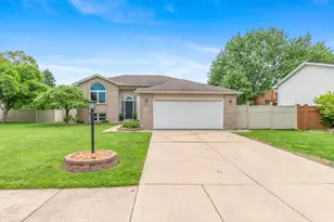 1367 Dixon Pkwy, Chesterton, IN 46304 - Photo 3