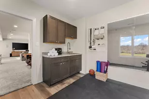 359 W Sandhurst Dr, Valparaiso, IN 46385 - Photo 35