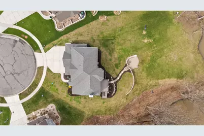 359 W Sandhurst Drive, Valparaiso, IN 46385 - Photo 43