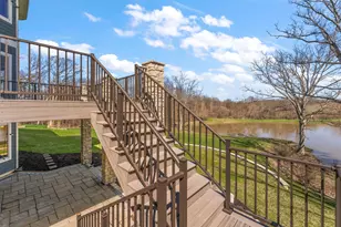 359 W Sandhurst Dr, Valparaiso, IN 46385 - Photo 3