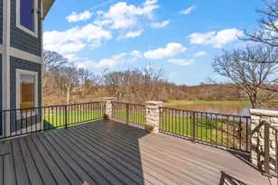 359 W Sandhurst Dr, Valparaiso, IN 46385 - Photo 3