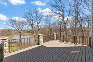 359 W Sandhurst Dr, Valparaiso, IN 46385 - Photo 37