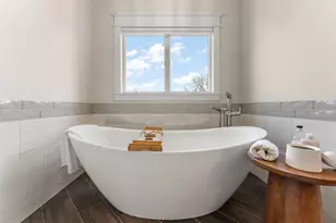 359 W Sandhurst Dr, Valparaiso, IN 46385 - Photo 17