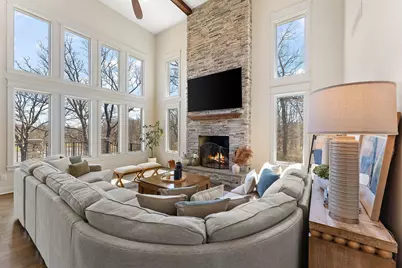 359 W Sandhurst Drive, Valparaiso, IN 46385 - Photo 7