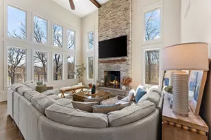 359 W Sandhurst Dr, Valparaiso, IN 46385 - Photo 7