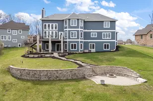 359 W Sandhurst Dr, Valparaiso, IN 46385 - Photo 5