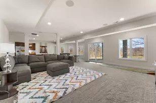 359 W Sandhurst Dr, Valparaiso, IN 46385 - Photo 33