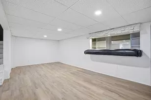 1107 W 62nd Pl, Merrillville, IN 46410 - Photo 15