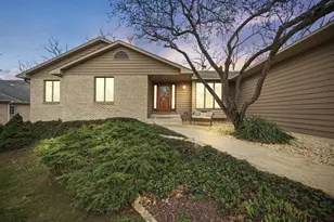 438 Scarborough Rd, Valparaiso, IN 46385 - Photo 5