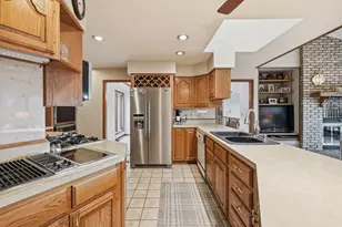 438 Scarborough Rd, Valparaiso, IN 46385 - Photo 17