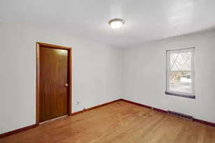 618 S Wisconsin St, Hobart, IN 46342 - Photo 15