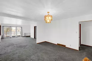 618 S Wisconsin St, Hobart, IN 46342 - Photo 5